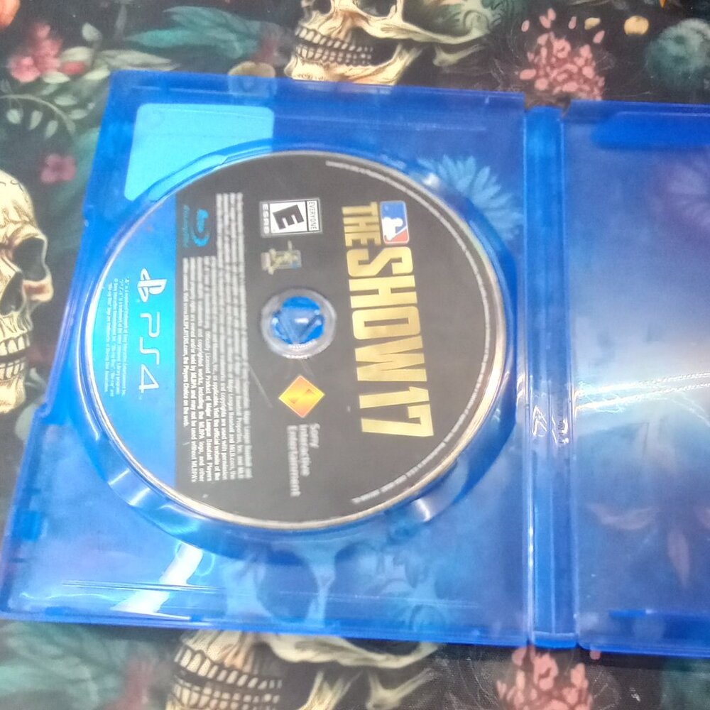 MLB The Show 17 (PS4) Disc Only in Case Baseball Sports Game Sony Exclusive